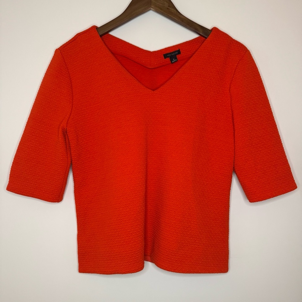 Small Ann Taylor Bold Orange Red Textured V-Neck Top Office Work Business Casual - Picture 8 of 9